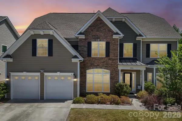 2006 Topaz PLZ, Davidson, NC 28036