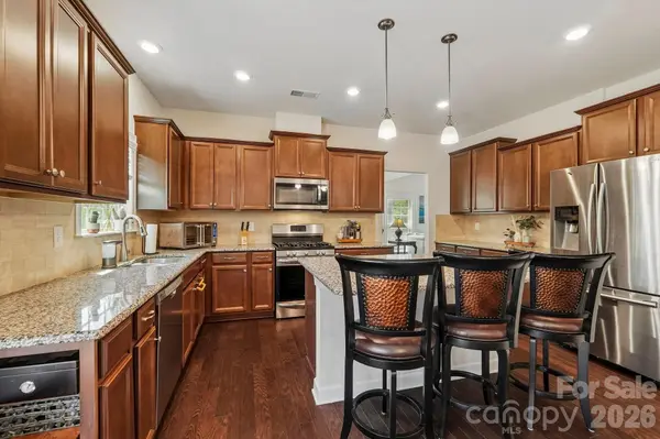 2006 Topaz PLZ, Davidson, NC 28036