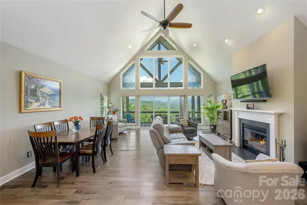 467 Crystal Heights DR, Hendersonville, NC 28379
