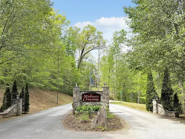 237 Midway XING, Clyde, NC 28721
