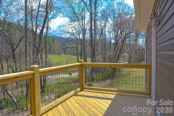 784 Bearwallow Mountain RD, Hendersonville, NC 28792