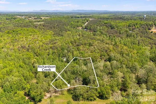 304 Richardson Creek LN, Forest City, NC 28043