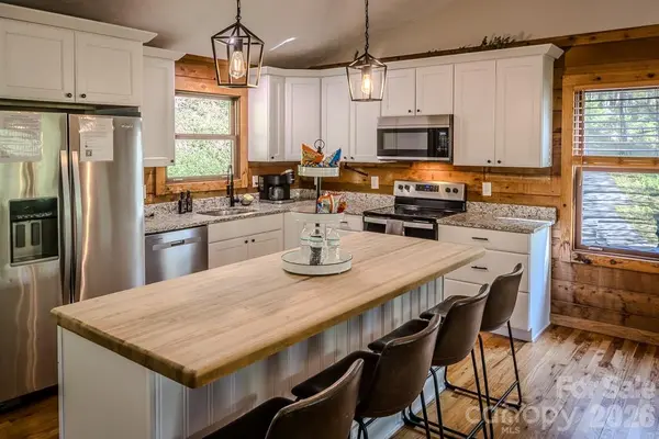 239 Dutch Treat RD, Banner Elk, NC 28504