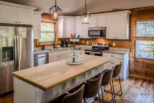 239 Dutch Treat RD, Banner Elk, NC 28504