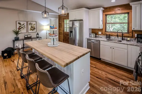 239 Dutch Treat RD, Banner Elk, NC 28504