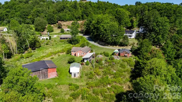 560 Russ Norris Heaton RD, Elk Park, NC 28622
