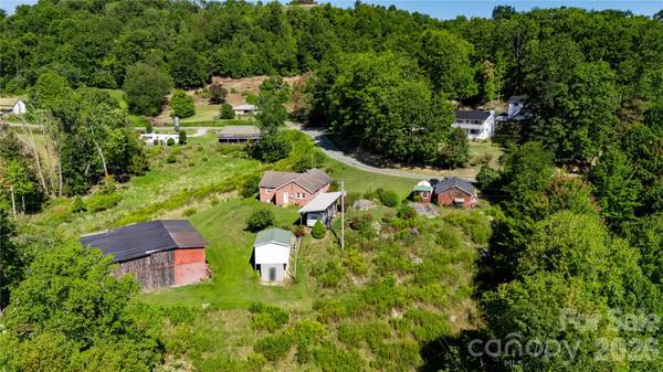 560 Russ Norris Heaton RD, Elk Park, NC 28622