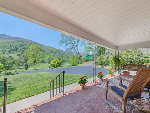 9 Golfview DR, Maggie Valley, NC 28751