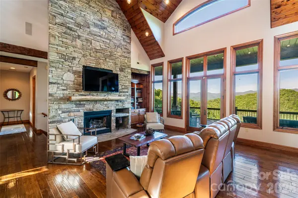 326 Summit DR, Whittier, NC 28789