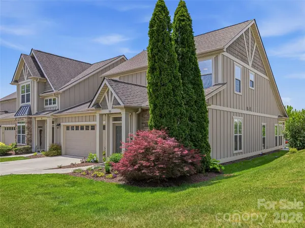 33 Florian LN, Fletcher, NC 28732