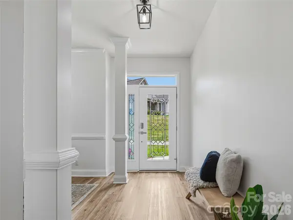 33 Florian LN, Fletcher, NC 28732