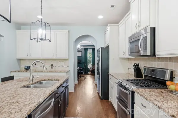 522 Iron Horse LN, Midland, NC 28107
