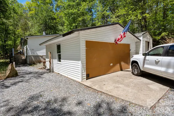 25 Weaver LN, Black Mountain, NC 28711