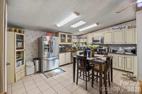25 Weaver LN, Black Mountain, NC 28711