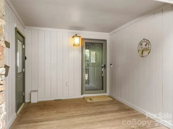 337 Rhododendron LN, Burnsville, NC 28714