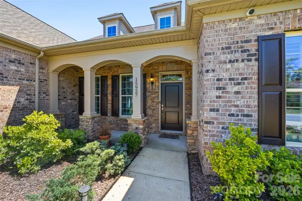 15927 Vale Ridge DR, Charlotte, NC 28278