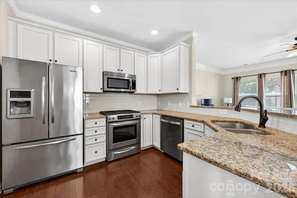 6453 Silver Star LN, Charlotte, NC 28210