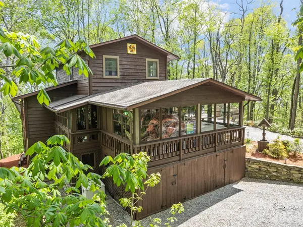 2863 Heath Peak RD, Waynesville, NC 28785