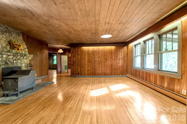 257 Pine ST, Black Mountain, NC 28711