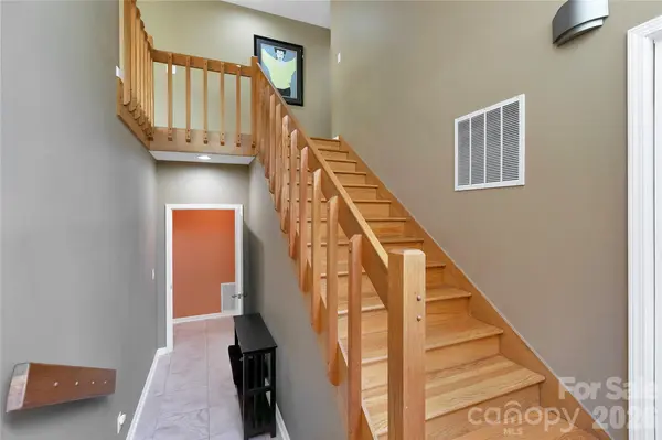 71 Elseetos DR, Brevard, NC 28712