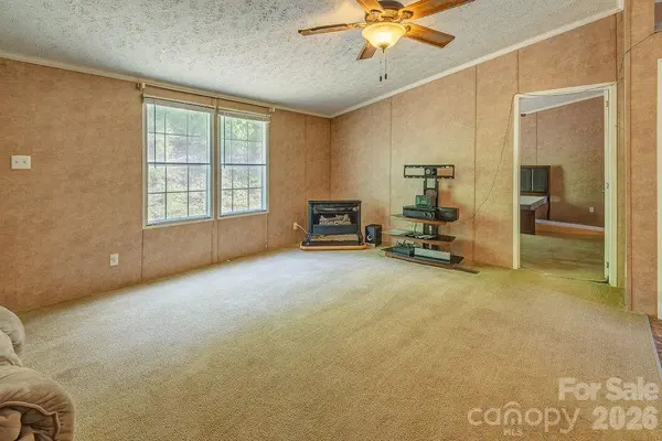 248 Blackberry Inn RD, Weaverville, NC 28787