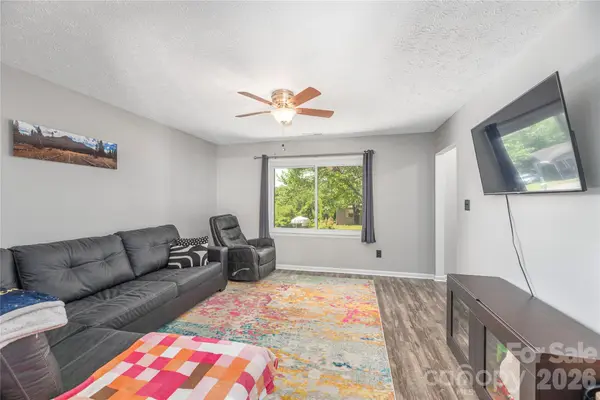 20 Lionel PL, Asheville, NC 28806