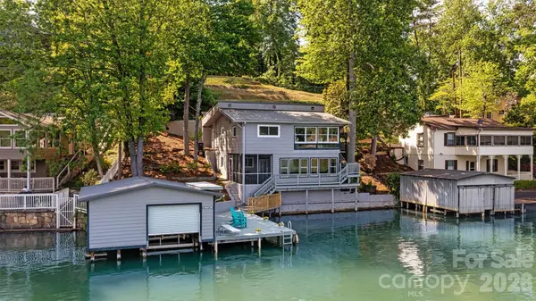 462 Charlotte DR, Lake Lure, NC 28746