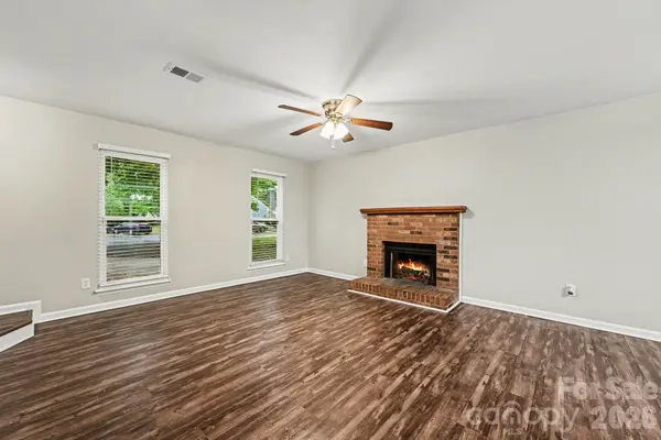 8800 Royal Scot LN, Charlotte, NC 28227