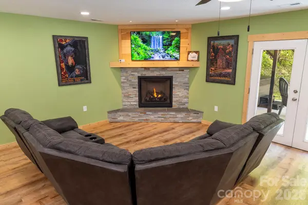 95 Lasso LN, Waynesville, NC 28785