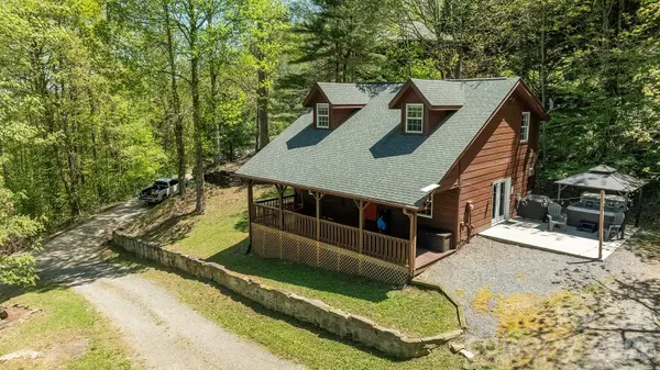 95 Lasso LN, Waynesville, NC 28785