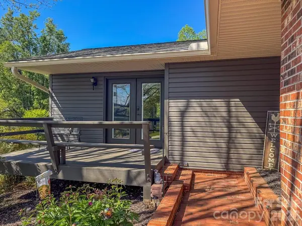 52 Briar Patch RD, Cullowhee, NC 28723