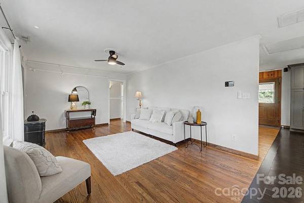 52 Briar Patch RD, Cullowhee, NC 28723