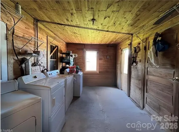 820 Suncrest Orchard RD, North Wilkesboro, NC 28659