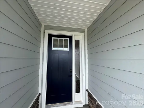 1778 Wardwell DR, Sherrills Ford, NC 28673