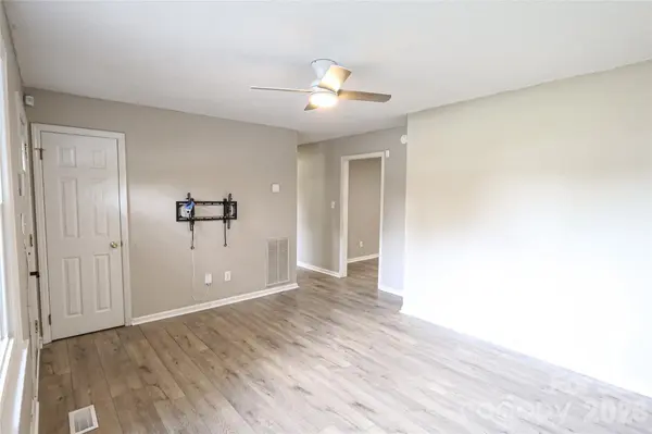 1006 Iris DR, Gastonia, NC 28056