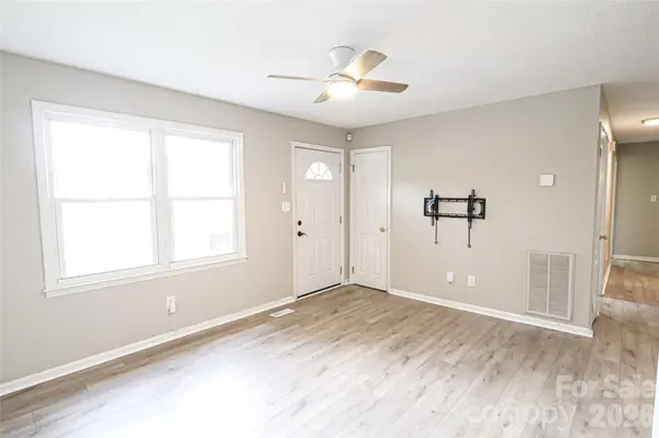 1006 Iris DR, Gastonia, NC 28056