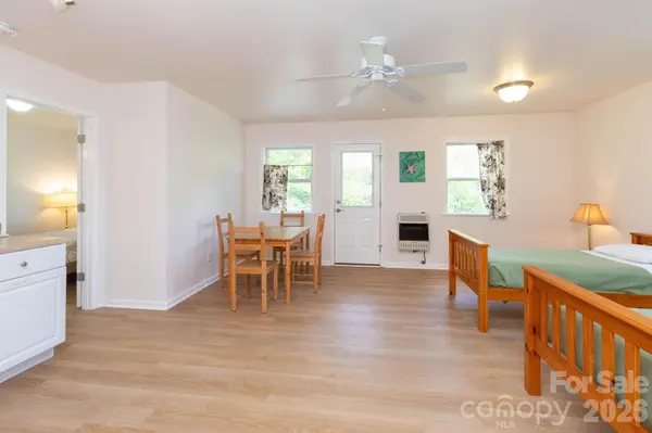 12 Lila LN, Clyde, NC 28721