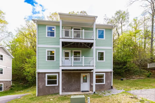 12 Lila LN, Clyde, NC 28721