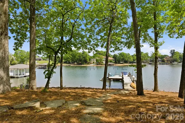18426 Peninsula Cove LN, Cornelius, NC 28031