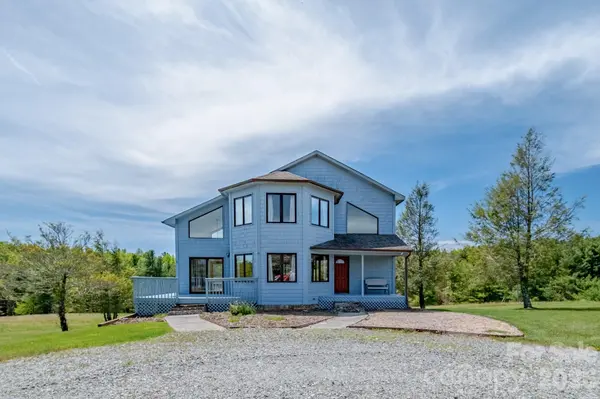 216 Deer Track LN, Sparta, NC 28675