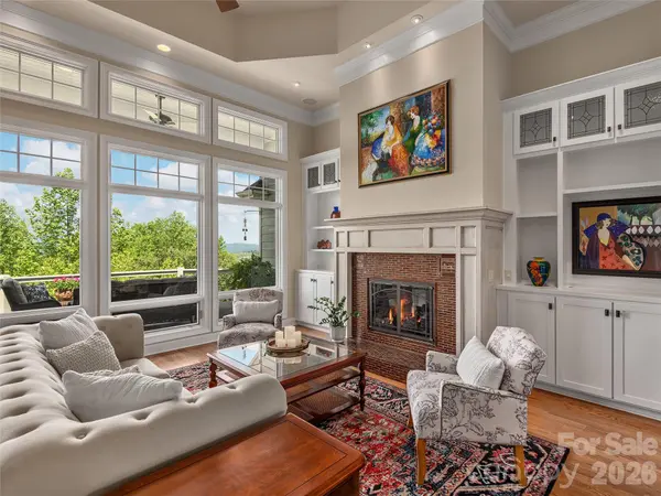 1403 Woodsong DR, Hendersonville, NC 28791