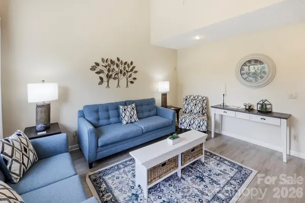 126 Hillside CT, Lake Lure, NC 28746