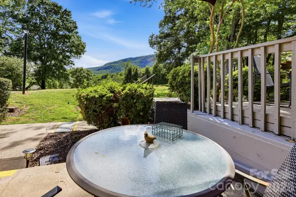 126 Hillside CT, Lake Lure, NC 28746