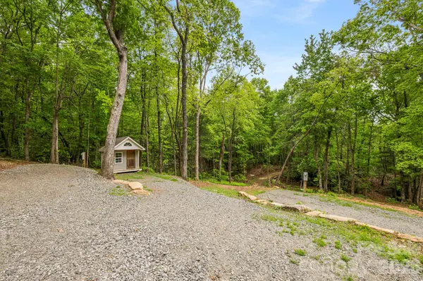 137 Bird Song RD #3, Penrose, NC 28766