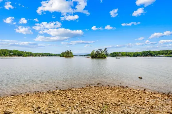 265 S Harbor Watch DR, Statesville, NC 28677
