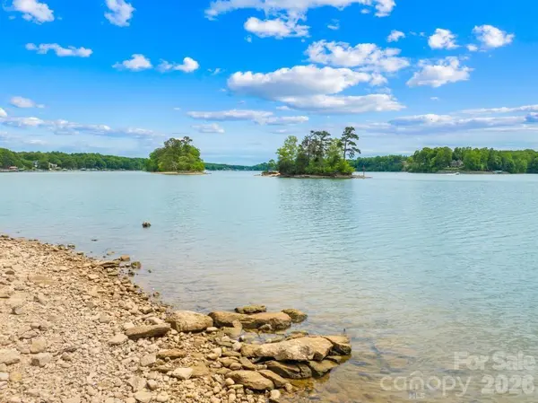 265 S Harbor Watch DR, Statesville, NC 28677