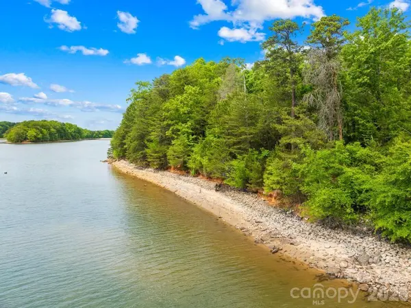 265 S Harbor Watch DR, Statesville, NC 28677