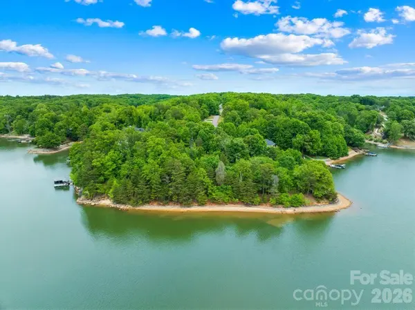 272 S Harbor Watch DR, Statesville, NC 28677