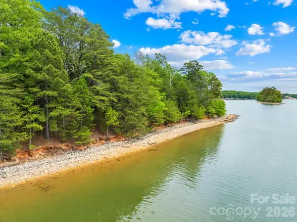 272 S Harbor Watch DR, Statesville, NC 28677