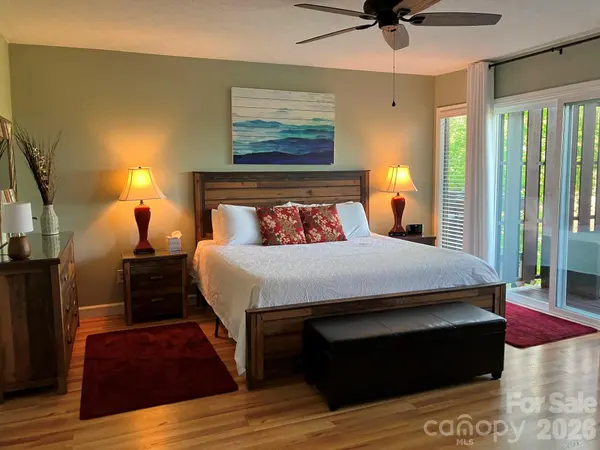 78 Upper Tanglewood RD #6, Lake Toxaway, NC 28747